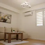 S Lux Center