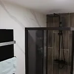 S Lux Center