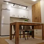 S Lux Center