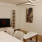 S Lux Center Escópia