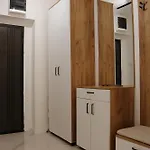 S Lux Center