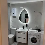 S Lux Center *