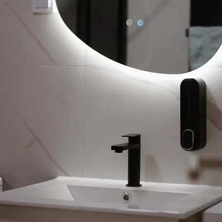 S Lux Center アパート *