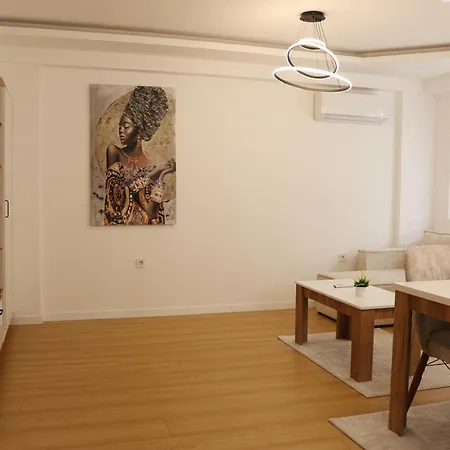 アパート S Lux Center *