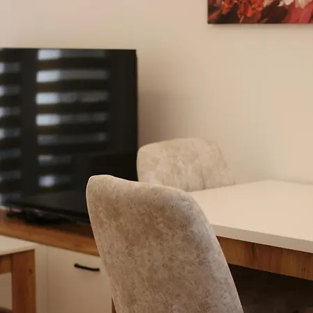 S Lux Center アパート