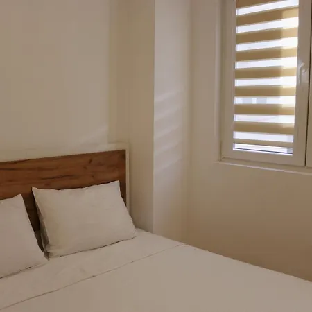 S Lux Center アパート