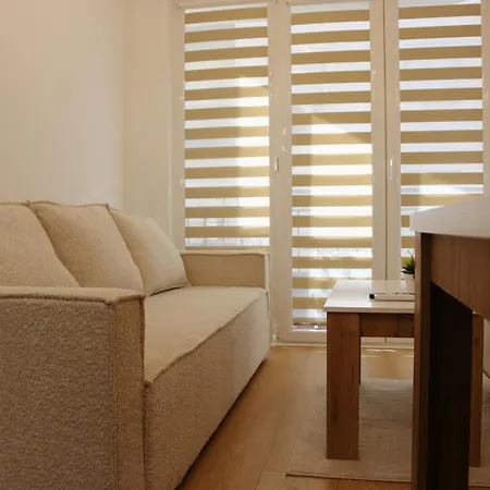 S Lux Center アパート スコピエ