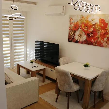 アパート S Lux Center