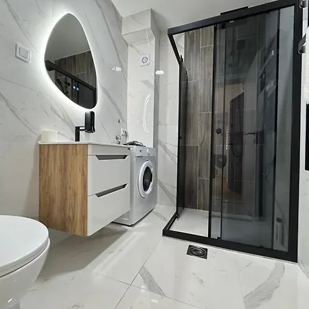 S Lux Center * スコピエ