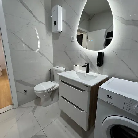 アパート S Lux Center