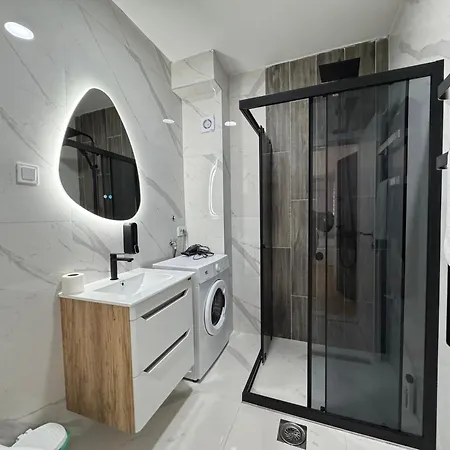 アパート S Lux Center