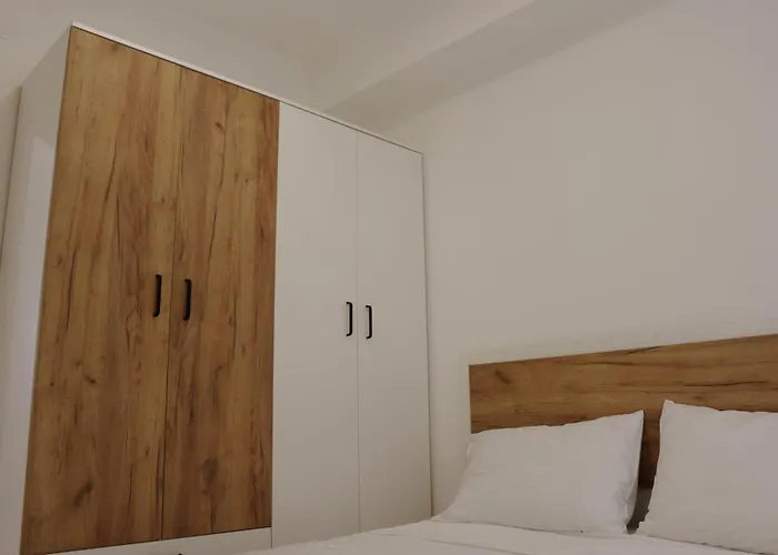 S Lux Center * Üsküp